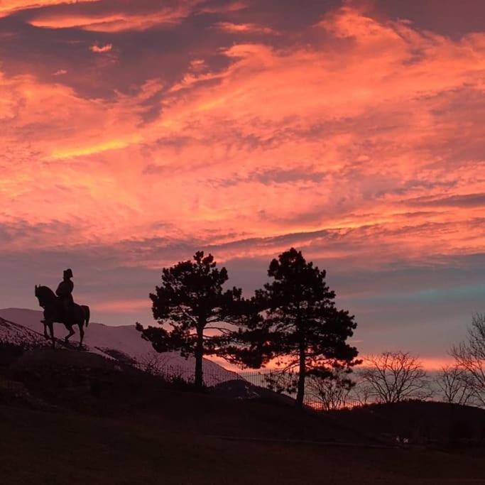Chambre Ou Gite Dans Une Maison De Montagne - De Suzon A Zelie Entraigues  Bagian luar foto