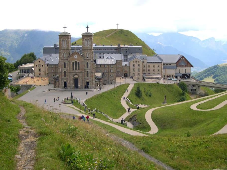 Chambre Ou Gite Dans Une Maison De Montagne - De Suzon A Zelie Entraigues  Bagian luar foto