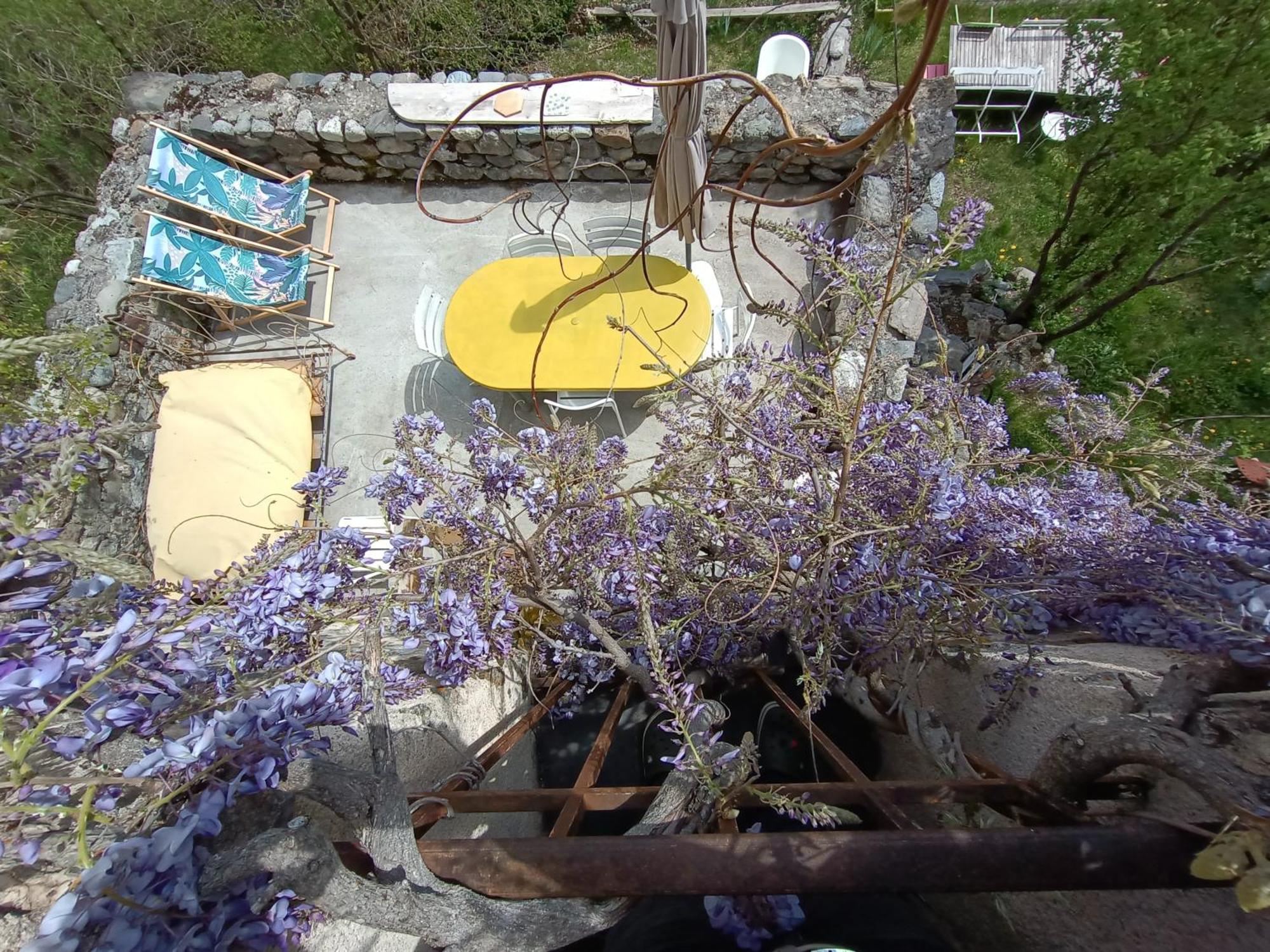 Chambre Ou Gite Dans Une Maison De Montagne - De Suzon A Zelie Entraigues  Ruang foto